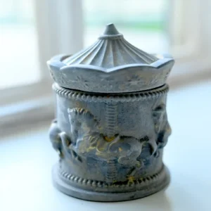 נר מבטון פולימרי ושעוות סויה סוס אפור